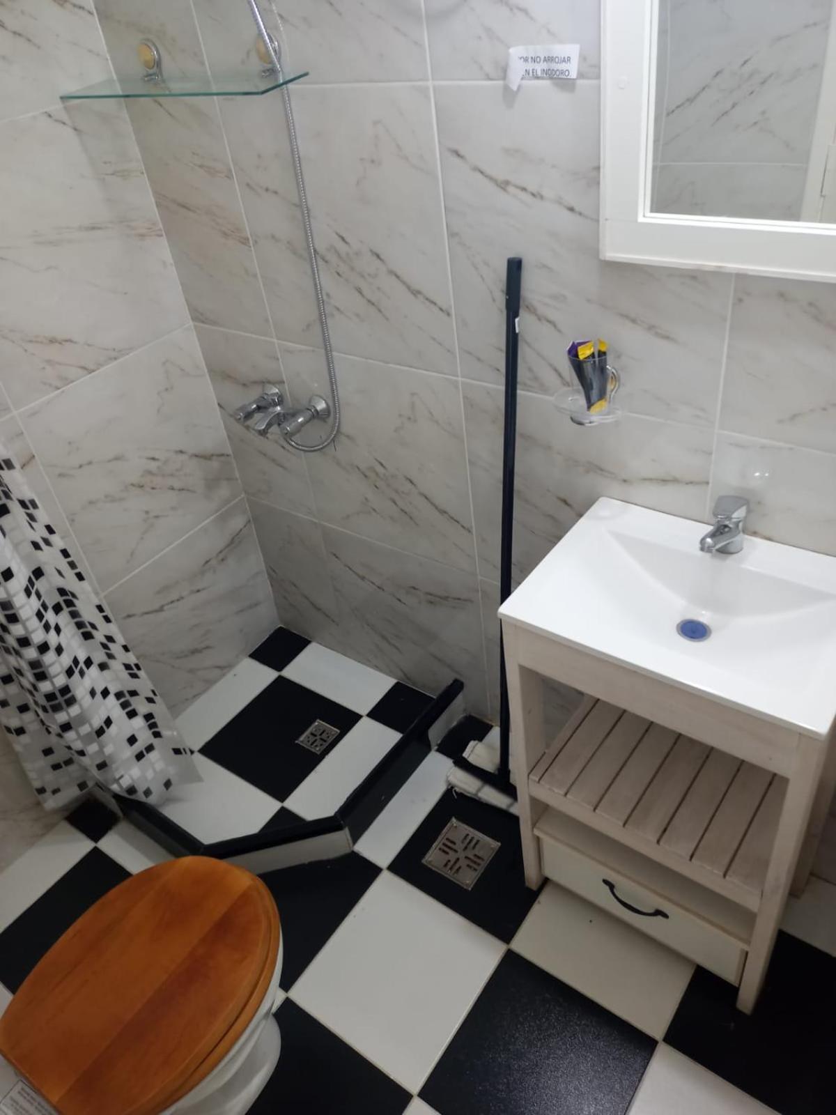 Peter Hotel *